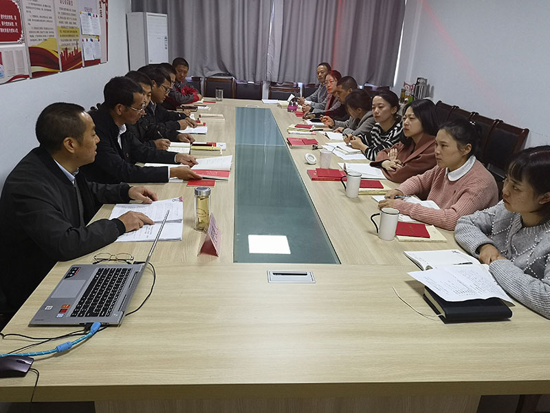 屯溪城建投公司黨支部開展“不忘初心、牢記使命”主題教育“舉旗幟·送理論”宣講活動