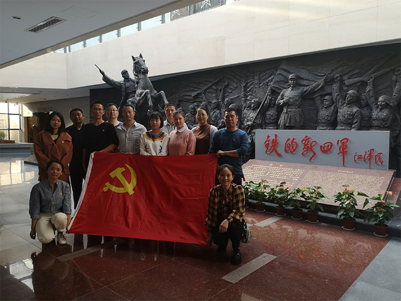 區(qū)城建投黨支部開展革命傳統(tǒng)教育“緬懷先烈、重溫誓詞”主題黨日活動