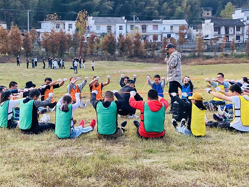 不忘初心、繼續(xù)前行、同心同行、勇攀高峰——屯溪城建投公司開展“不忘初心、牢記使命”主題教育素質(zhì)拓展訓(xùn)練