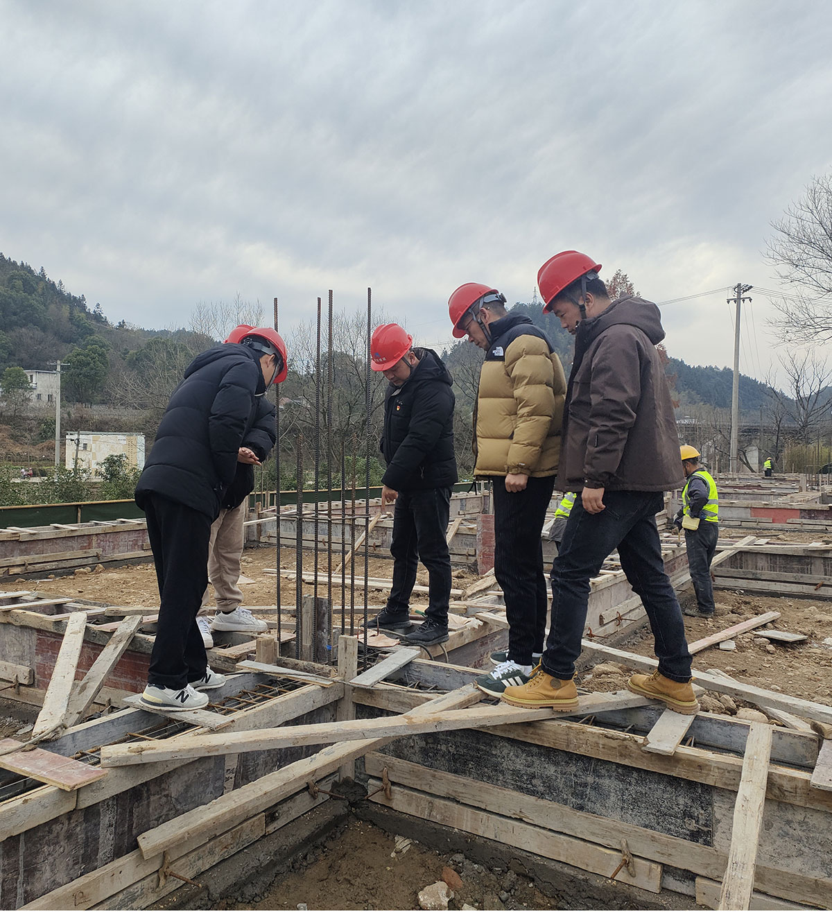 黨建引領(lǐng)進(jìn)工地，支部聯(lián)動(dòng)促發(fā)展