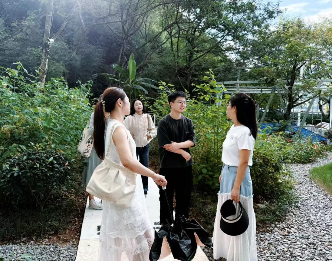 實地研學(xué)促提升 謀劃發(fā)展啟新程—昱城文旅公司黨支部開展“循‘雙村’賦能跡，謀文旅發(fā)展篇”主題黨日活動